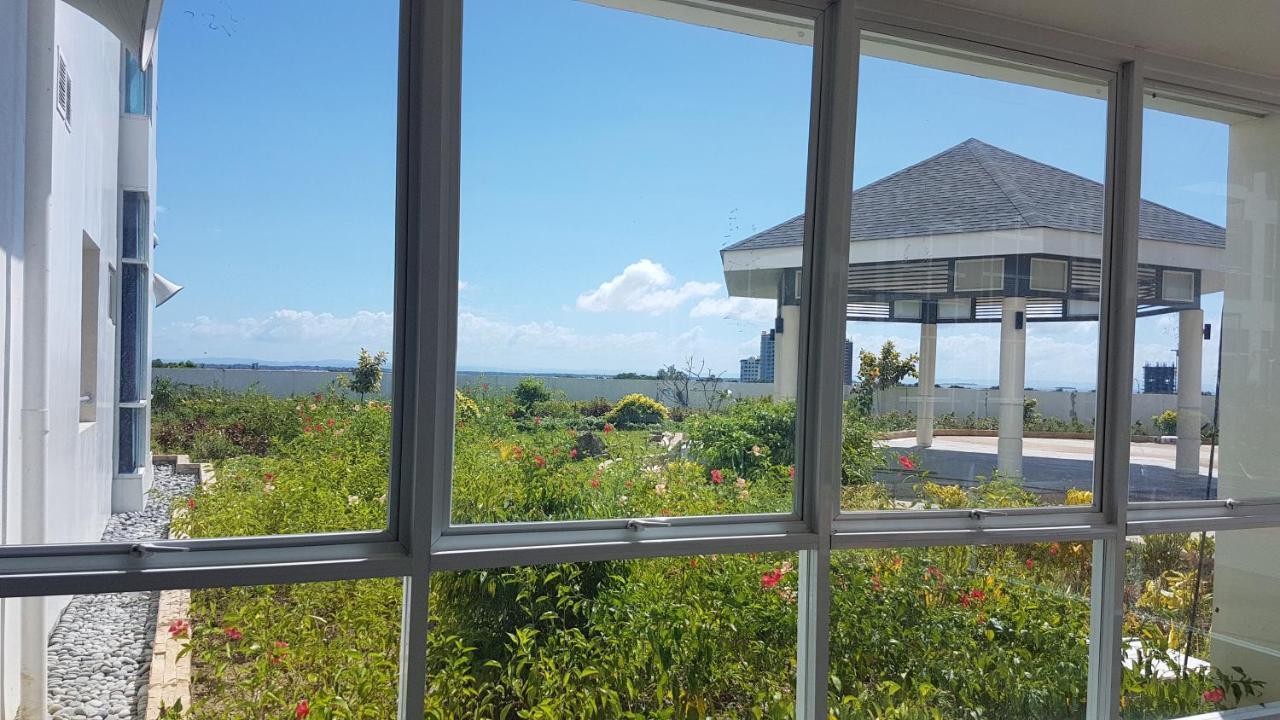 Mactan Newtown Condo With Garden And Ocean View 8Newtown Blvd Μακτάν Εξωτερικό φωτογραφία